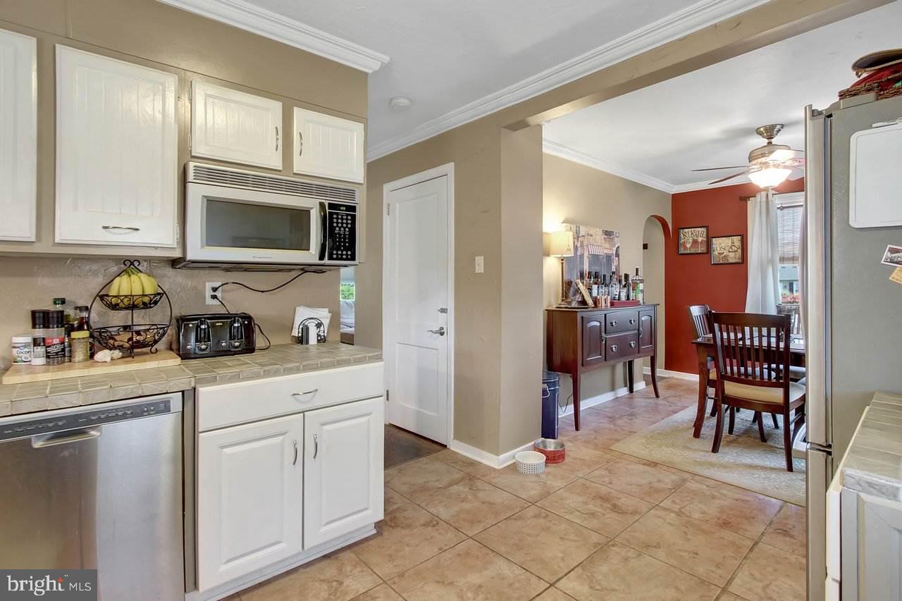 344 Edgewood Road York, PA 17402 - Photo 9 of 25 Gallery Image 9