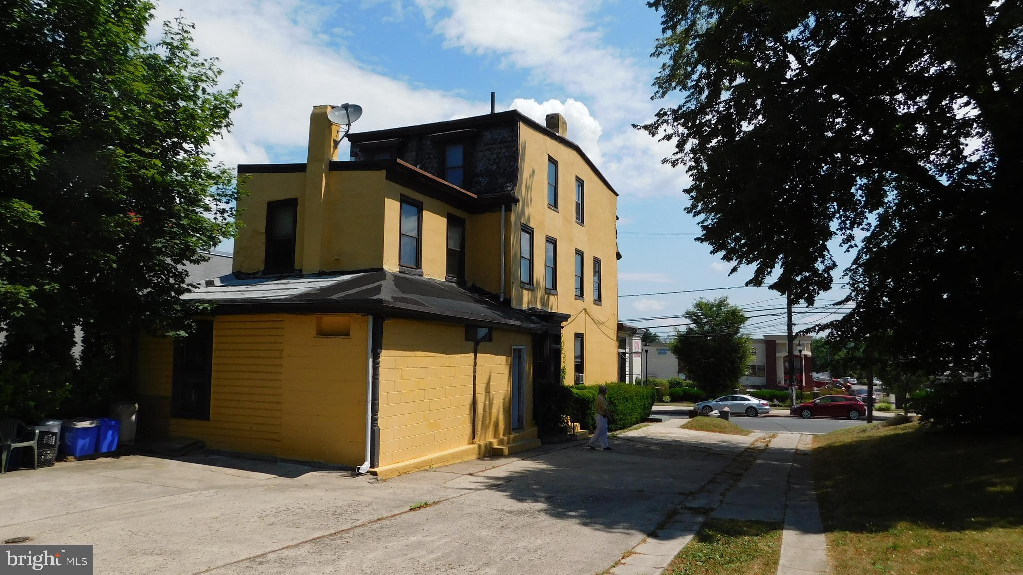 6712 Ridge Avenue Philadelphia, PA 19128 - Photo 3 of 19