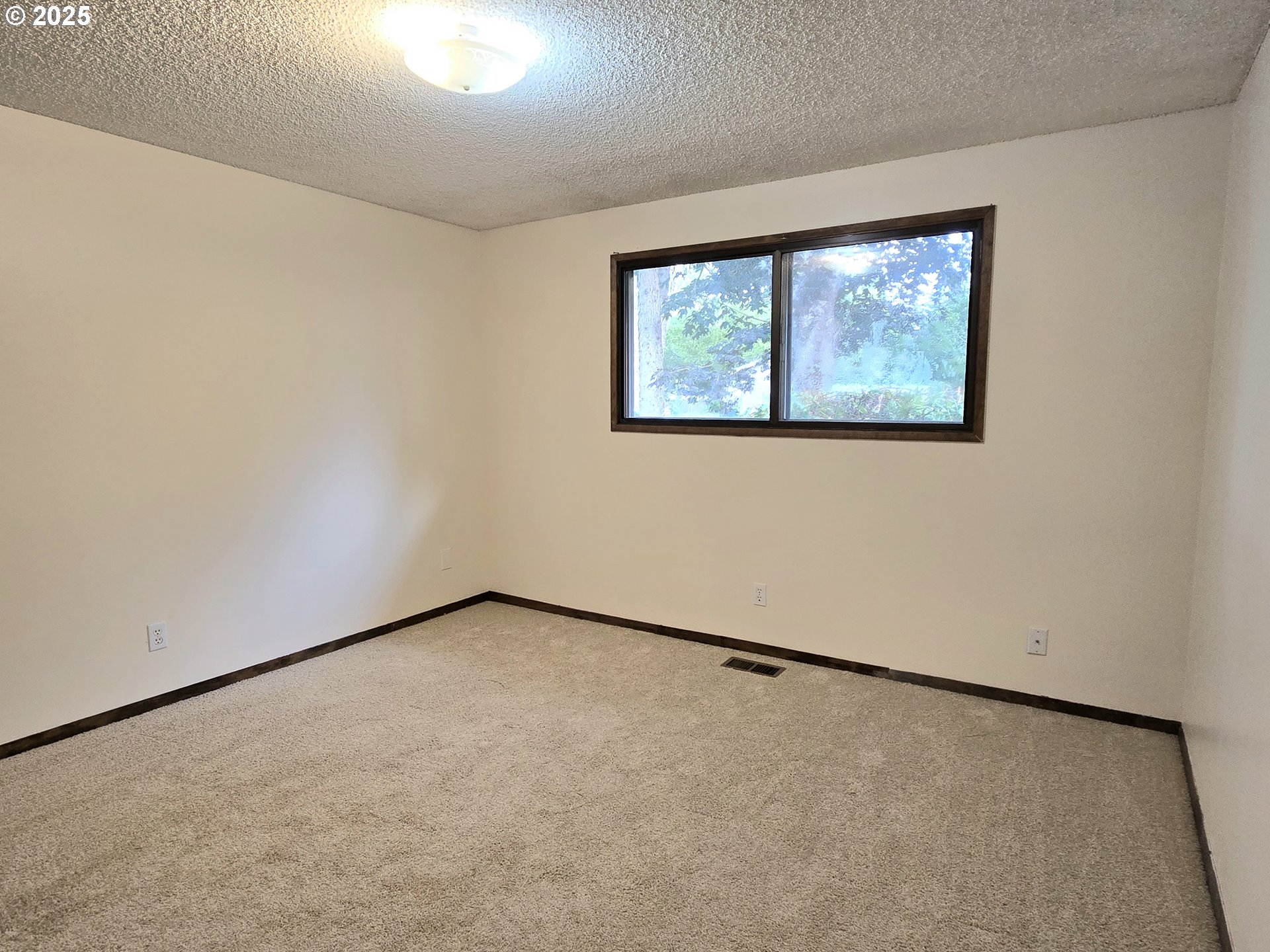 20675 Southwest Rosa Drive Beaverton, OR 97078 - Photo 21 of 40 an empty room with a window