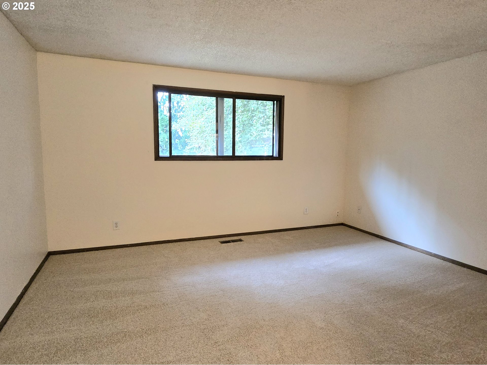 20675 Southwest Rosa Drive Beaverton, OR 97078 - Photo 25 of 40 an empty room with a window
