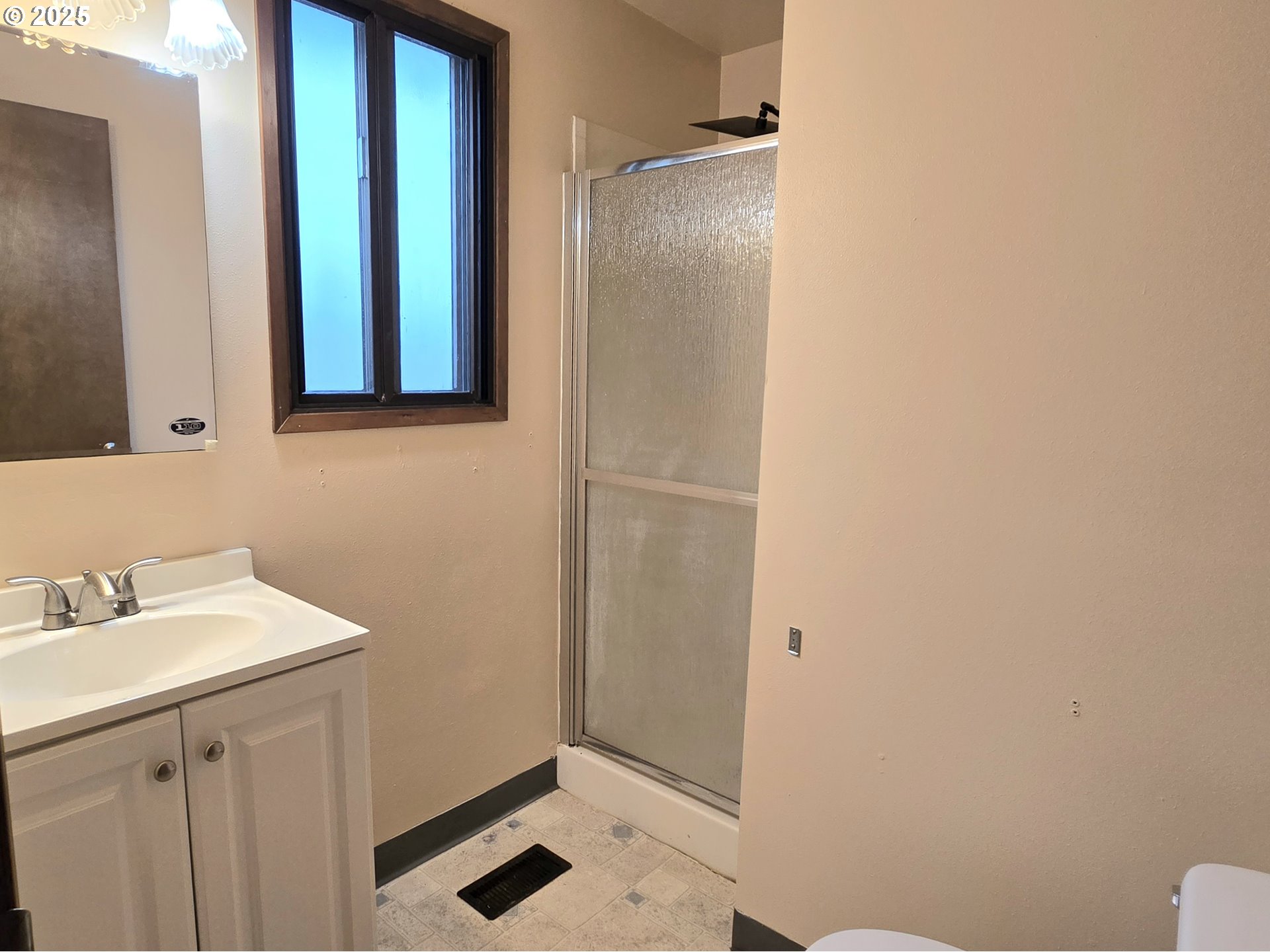 20675 Southwest Rosa Drive Beaverton, OR 97078 - Photo 27 of 40 a bathroom with a sink and a mirror