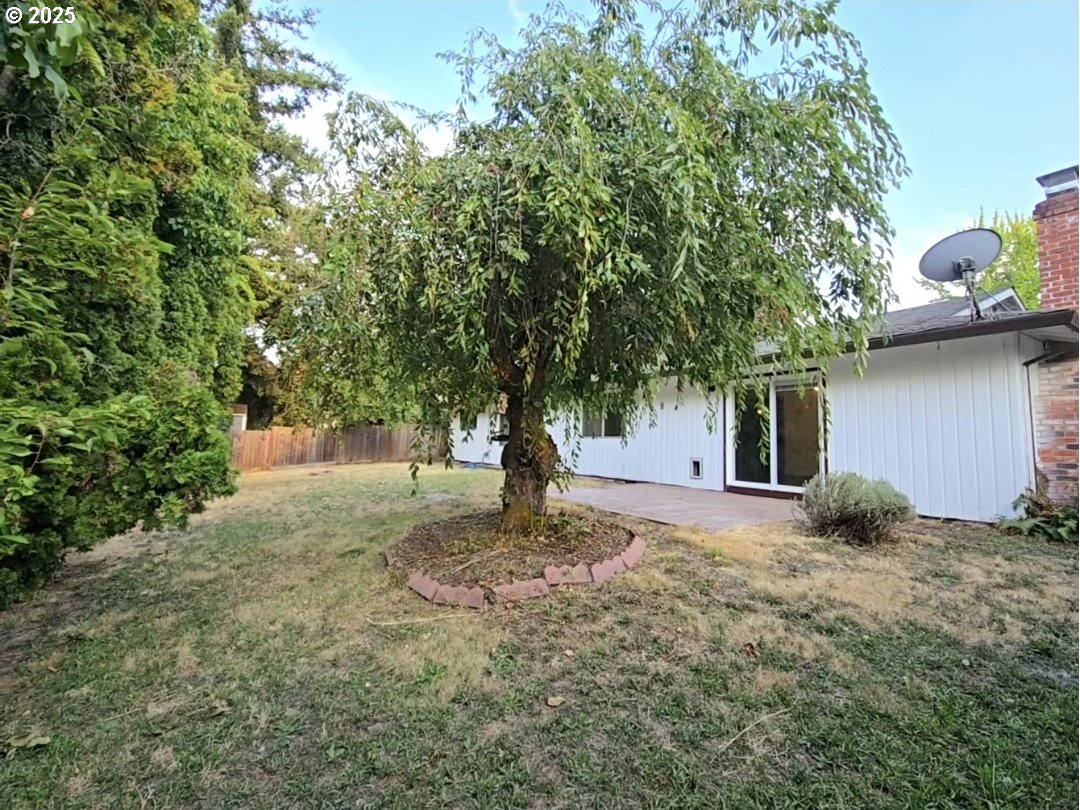 20675 Southwest Rosa Drive Beaverton, OR 97078 - Photo 33 of 40 a tree in the middle of a yard