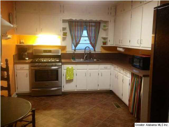 1024 Colonial Avenue Gardendale, AL 35071 - Photo 3 of 8