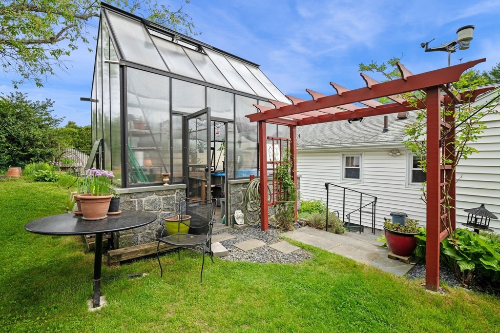 88 Moffatt Road Salem, MA 01970 - Photo 27 of 37