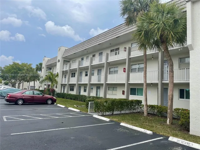 $1,400 | 8280 Sunrise Lakes Boulevard, Unit 307, Sunrise, FL 33322