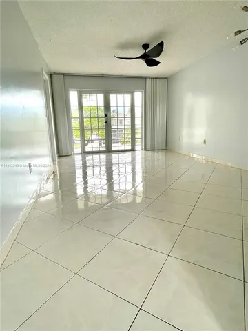 $1,400 | 8280 Sunrise Lakes Boulevard, Unit 307, Sunrise, FL 33322