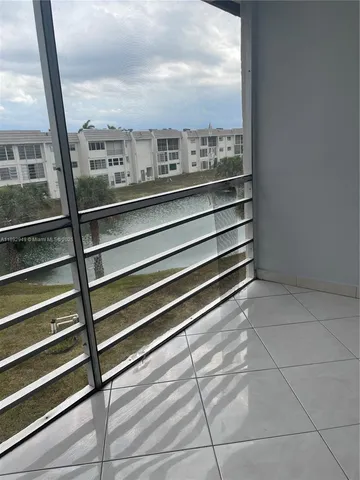 $1,400 | 8280 Sunrise Lakes Boulevard, Unit 307, Sunrise, FL 33322