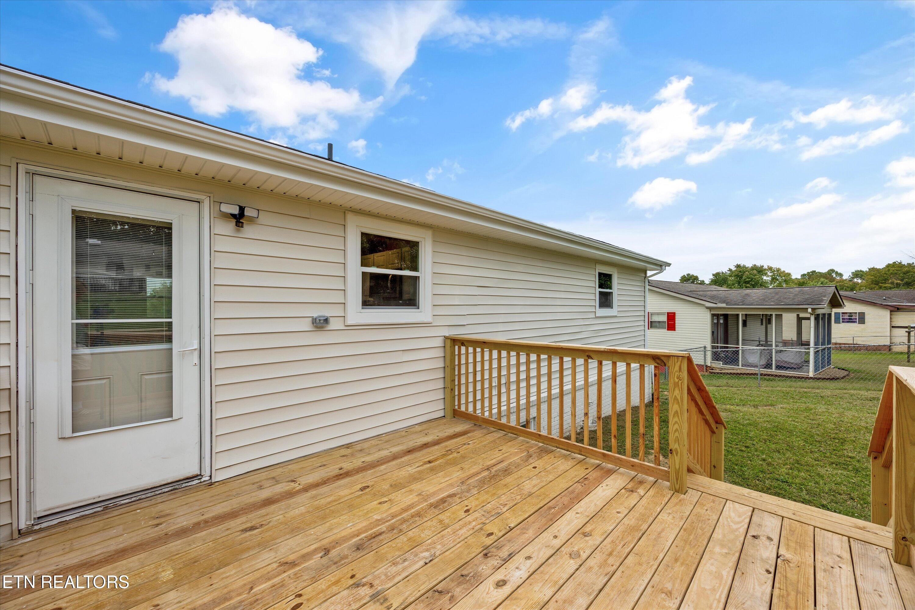 2145 Highland Road Maryville, TN 37801 - Photo 17 of 24 Back Deck