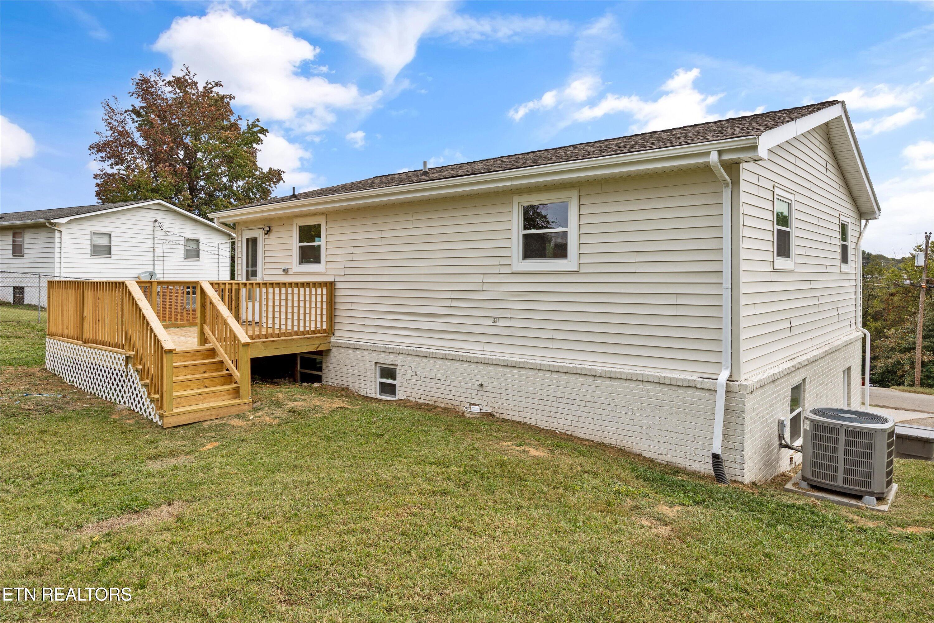 2145 Highland Road Maryville, TN 37801 - Photo 18 of 24 Back