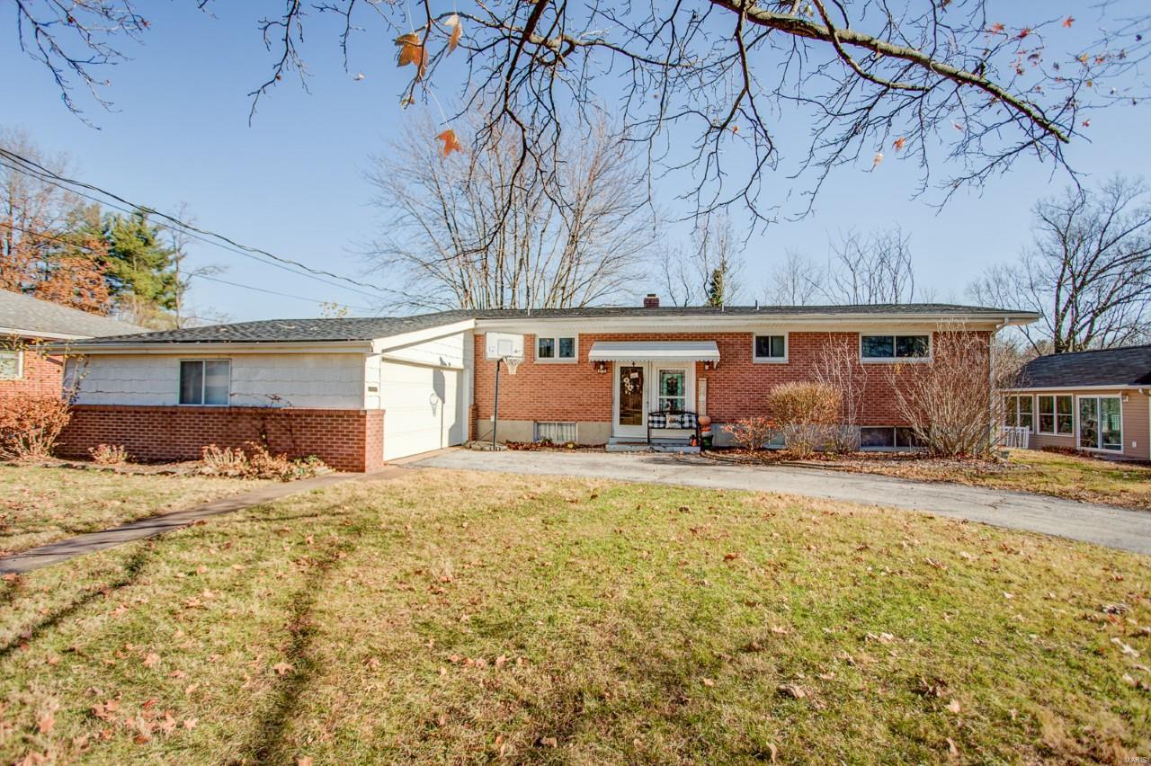818 South Rapp Avenue Columbia, IL 62236 - Photo 1 of 44 Gallery Image 1