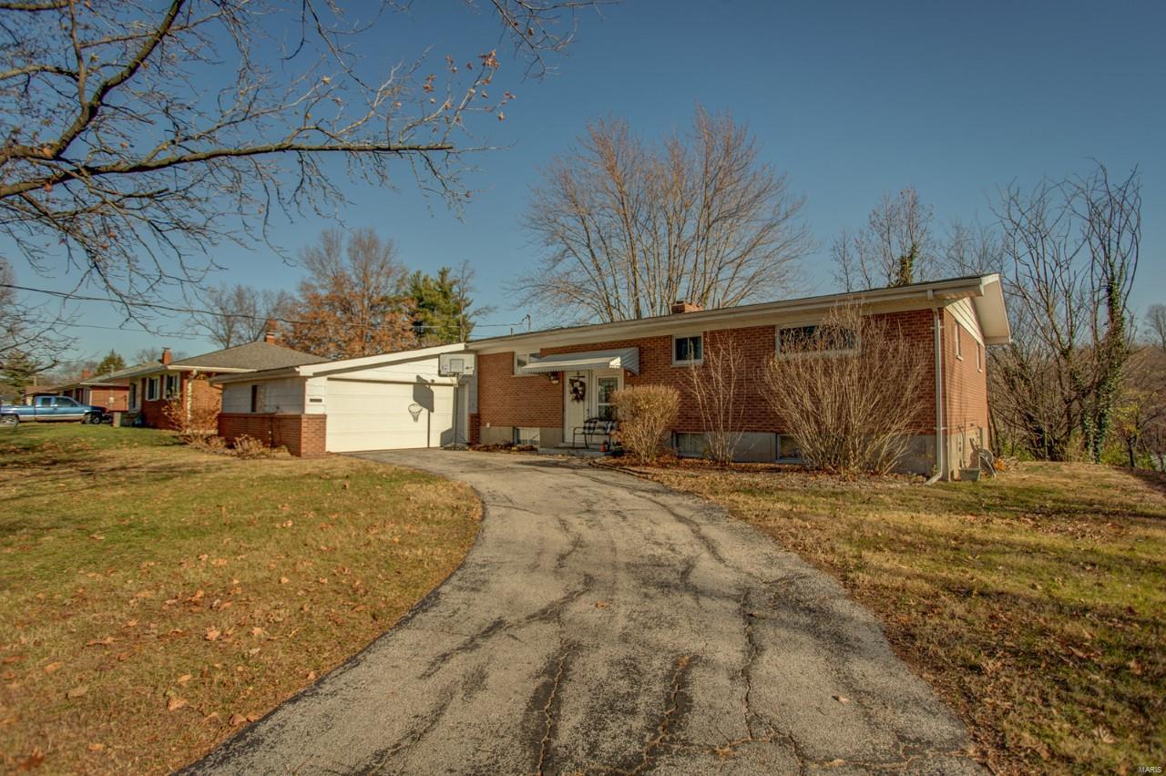818 South Rapp Avenue Columbia, IL 62236 - Photo 2 of 44 Gallery Image 2