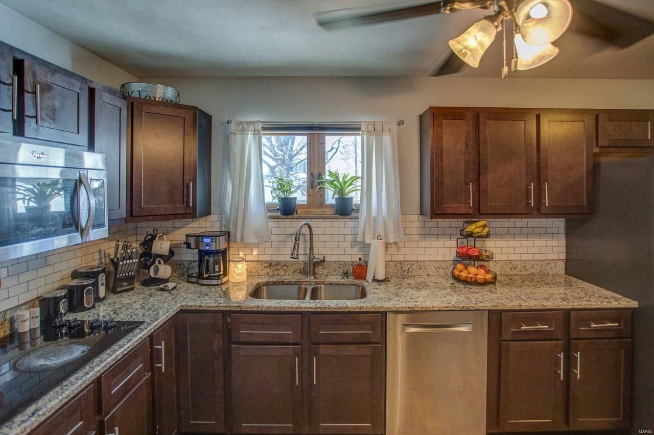 818 South Rapp Avenue Columbia, IL 62236 - Photo 12 of 44 Gallery Image 12