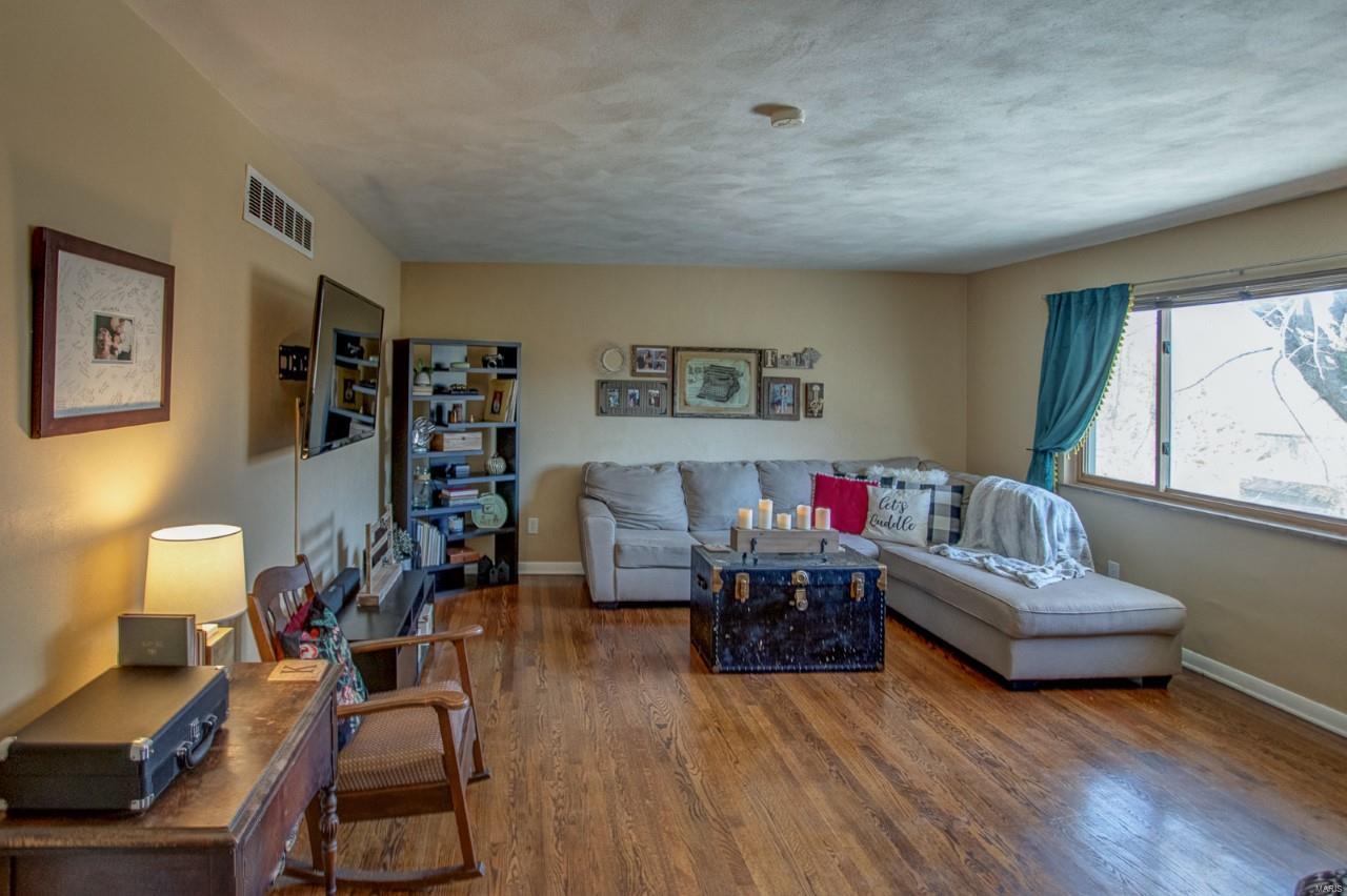 818 South Rapp Avenue Columbia, IL 62236 - Photo 8 of 44 Gallery Image 8
