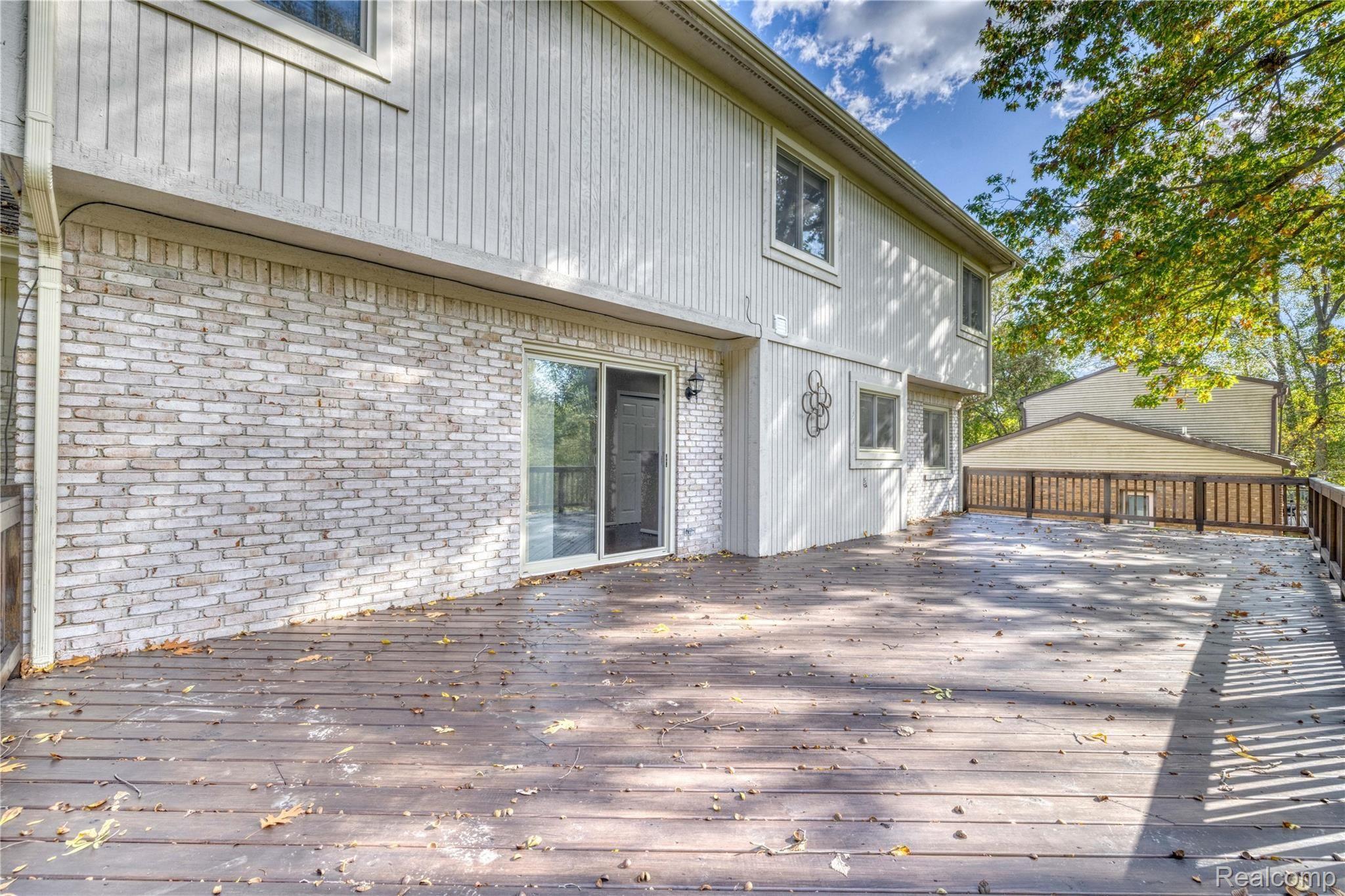 2356 Hiller Road West Bloomfield, MI 48324 - Photo 26 of 30 Deck2.jpg