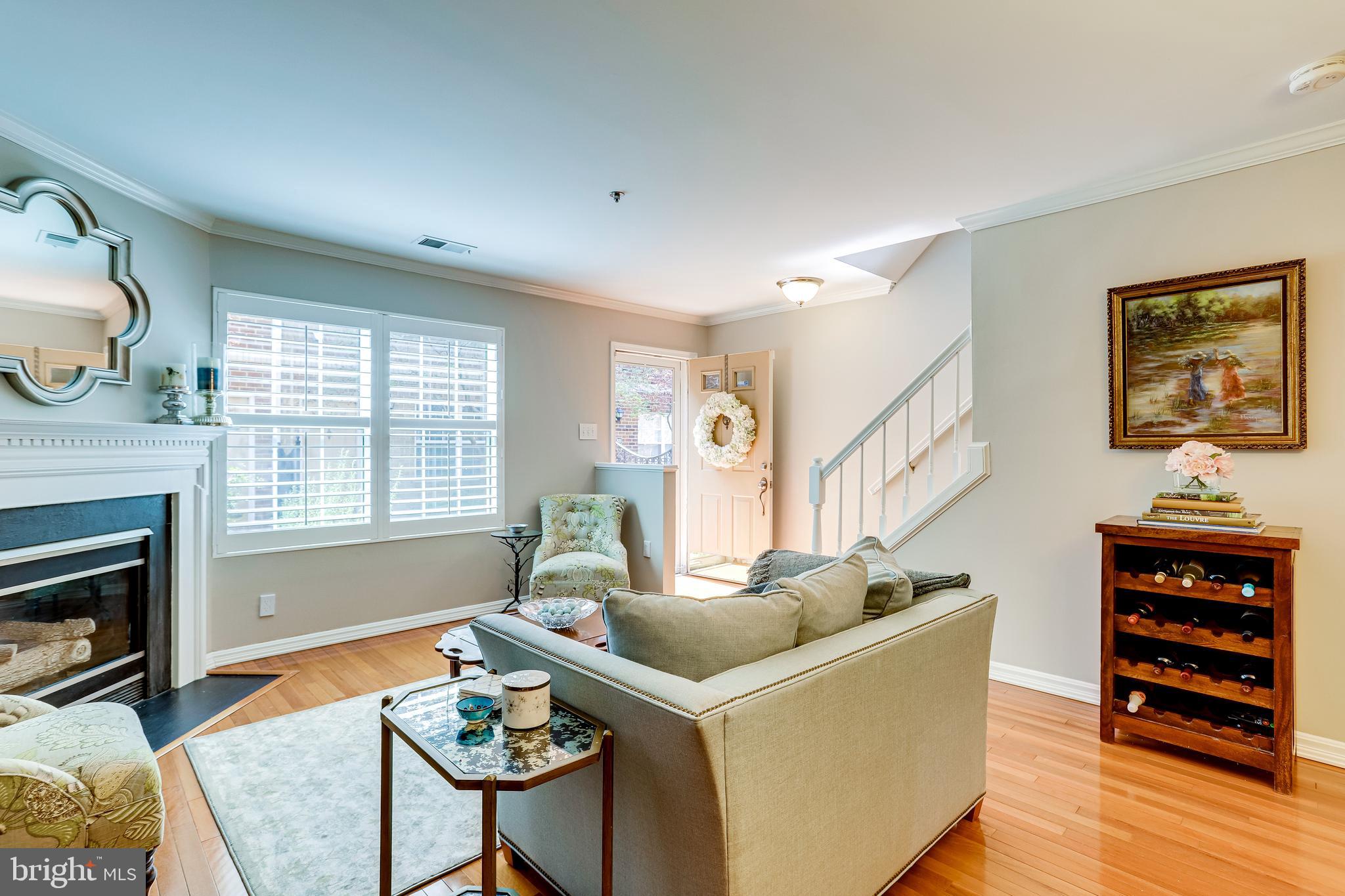 3064 South Glebe Road Arlington, VA 22206 - Photo 17 of 72 Family Room & Front Door and Storm Glass Door