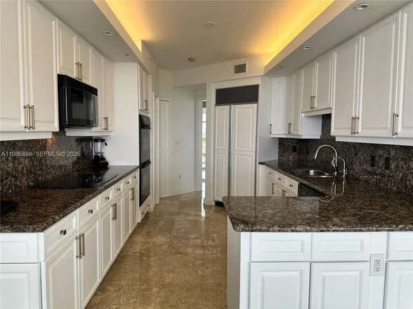 $8,000 | 6051 North Ocean Drive, Unit 704, Hollywood, FL 33019
