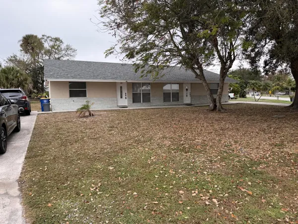 $1,950 | 125 Southeast Millwood Terrace, Stuart, FL 34997
