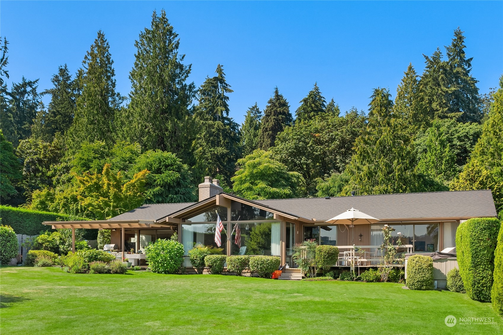 5300 Butterworth Road Mercer Island, WA 98040 - Photo 1 of 36 a front view of a house with a yard