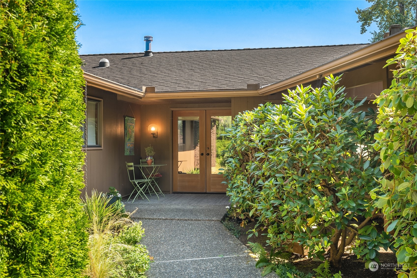 5300 Butterworth Road Mercer Island, WA 98040 - Photo 13 of 36 a patio with table and chairs and potted plants