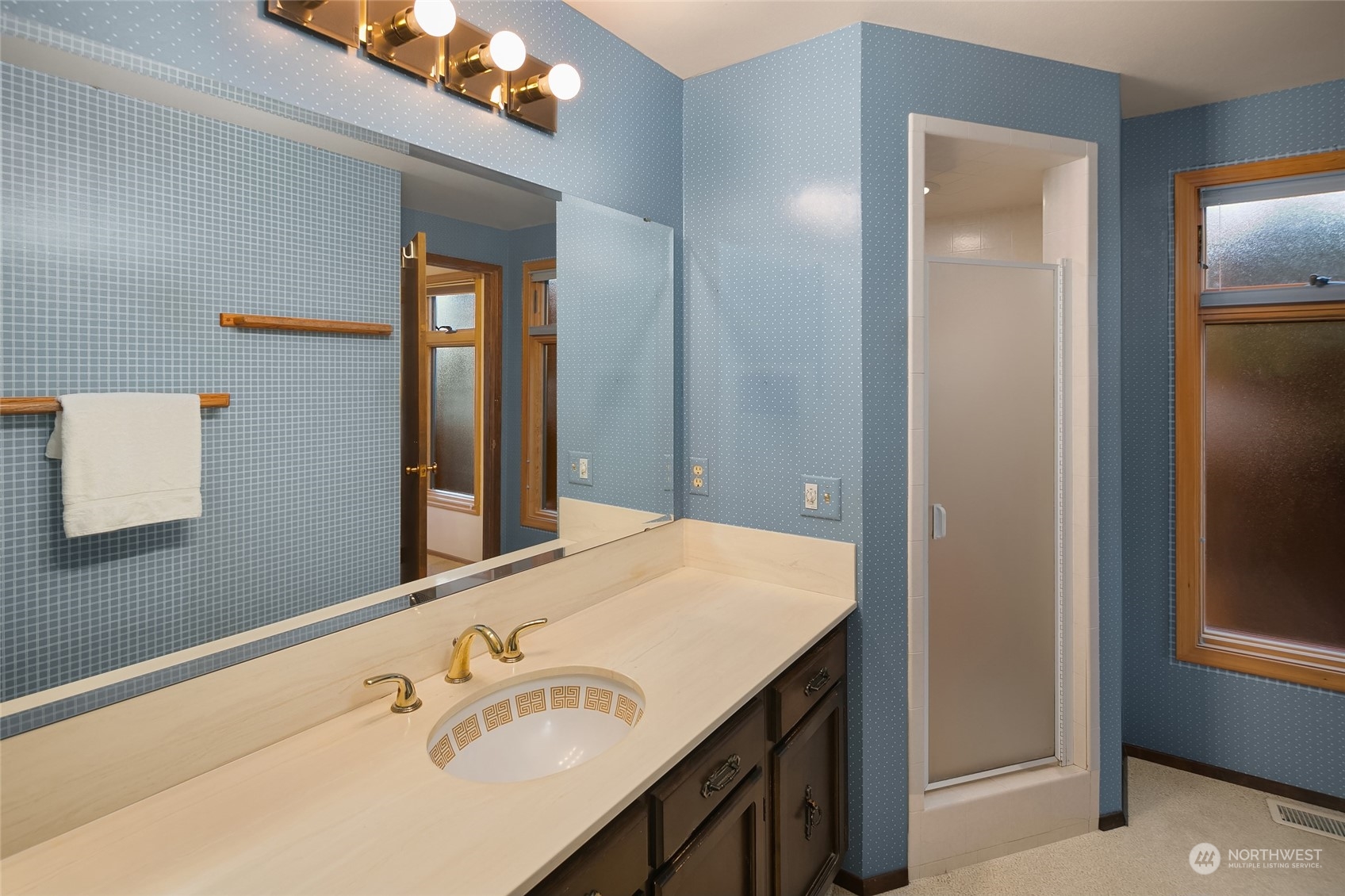5300 Butterworth Road Mercer Island, WA 98040 - Photo 27 of 36 a bathroom with a sink and a mirror