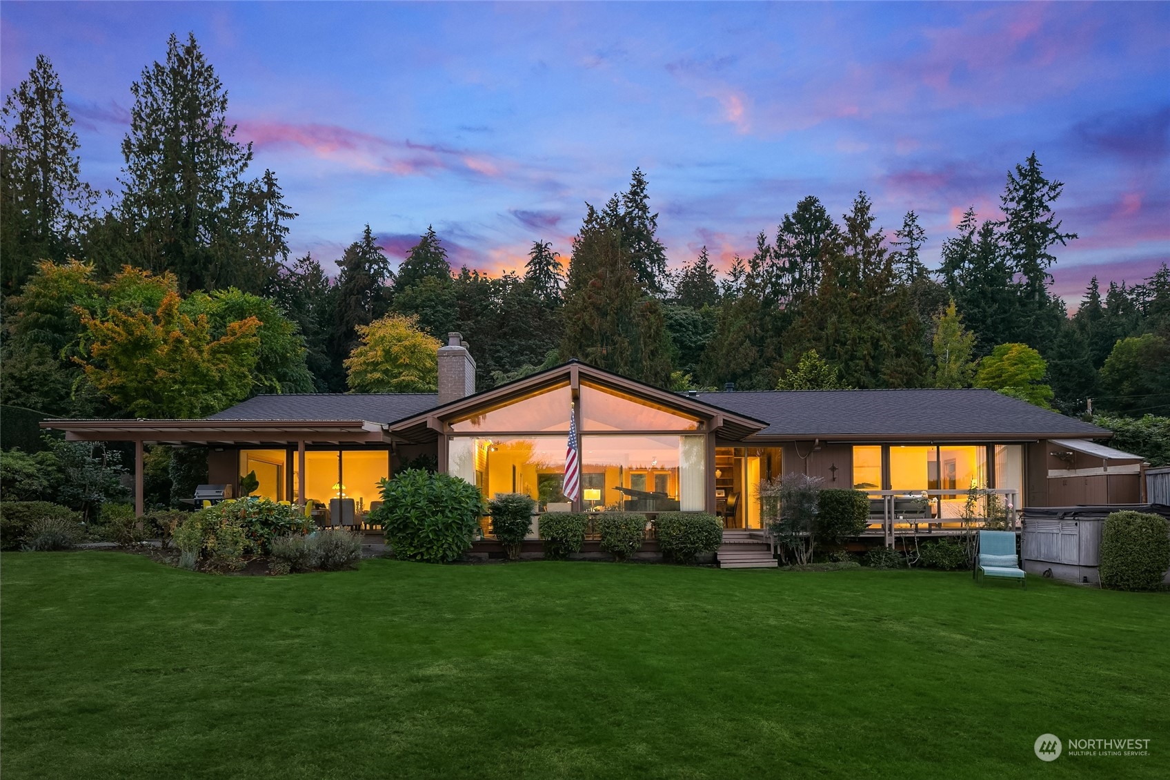 5300 Butterworth Road Mercer Island, WA 98040 - Photo 34 of 36 a front view of a house with a yard
