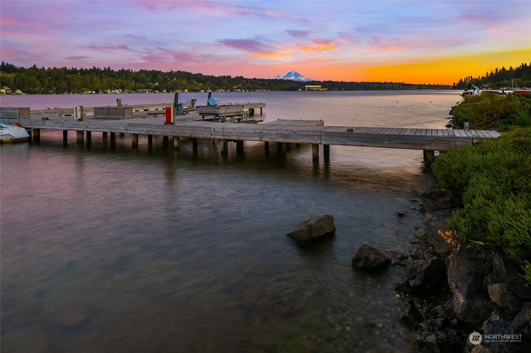 5300 Butterworth Road Mercer Island, WA 98040 - Photo 36 of 36 a view of a lake with a city