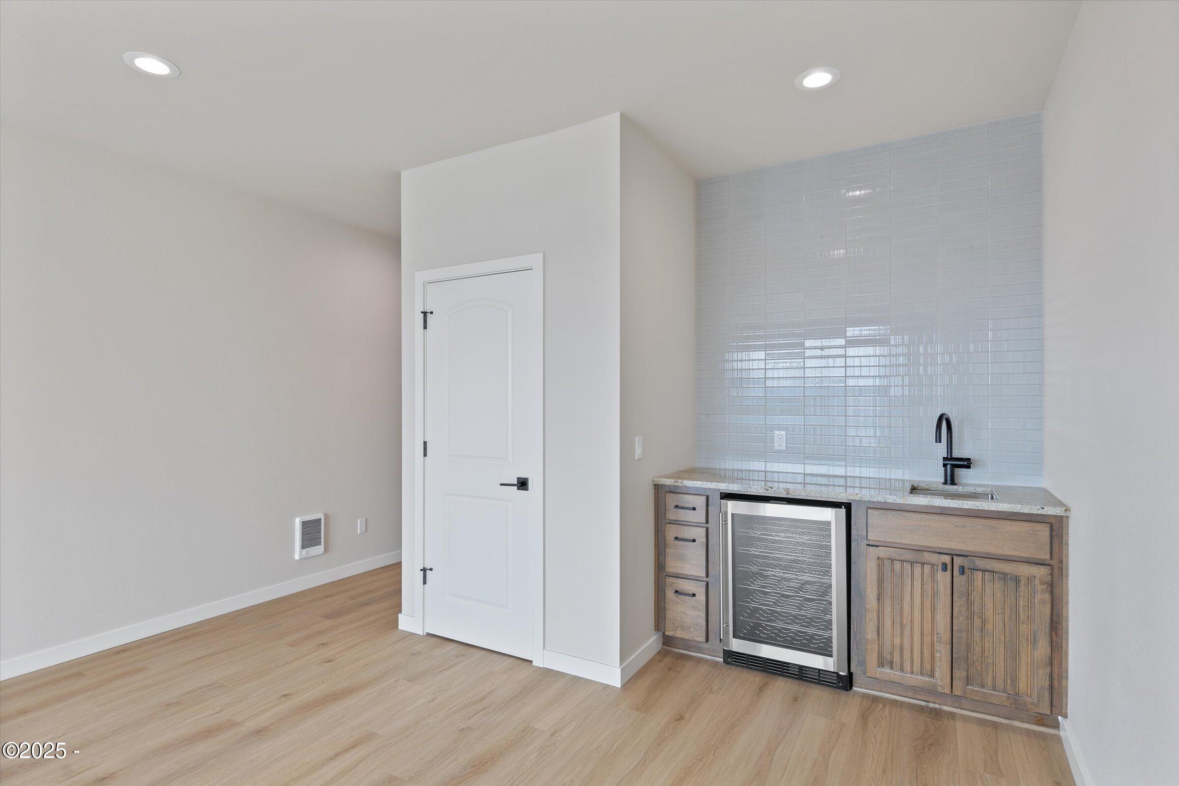 815 Southwest 13th Street, Unit 3 Newport, OR 97365 - Photo 31 of 46 28-IMG_5967