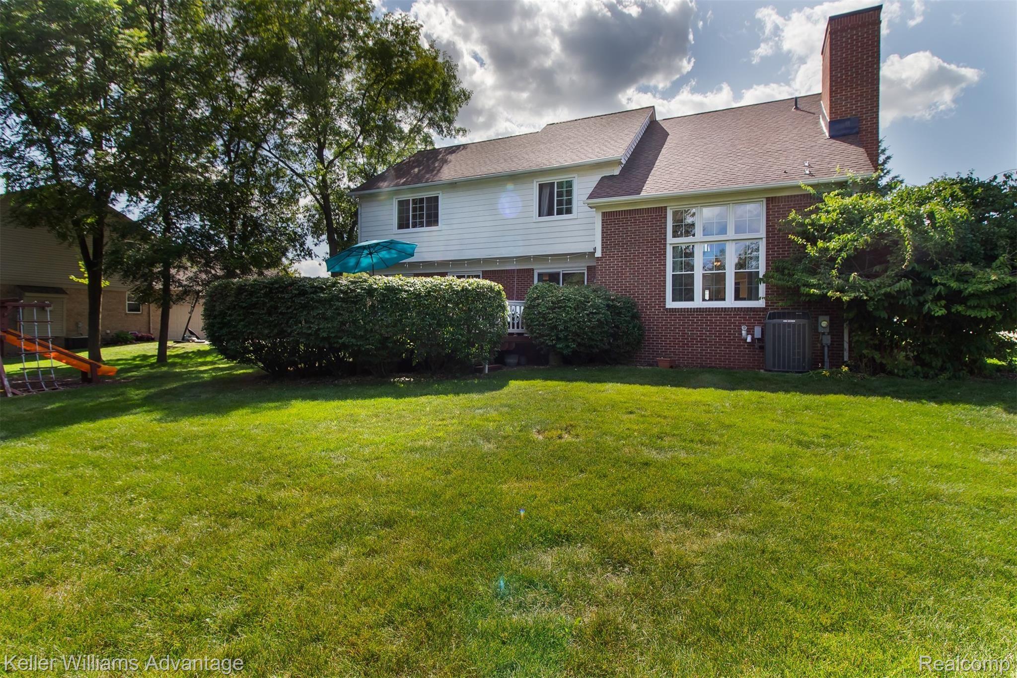 2693 Forest View Court Rochester, MI 48307 - Photo 21 of 55 ForestViewCt_2693_Back_04.jpg