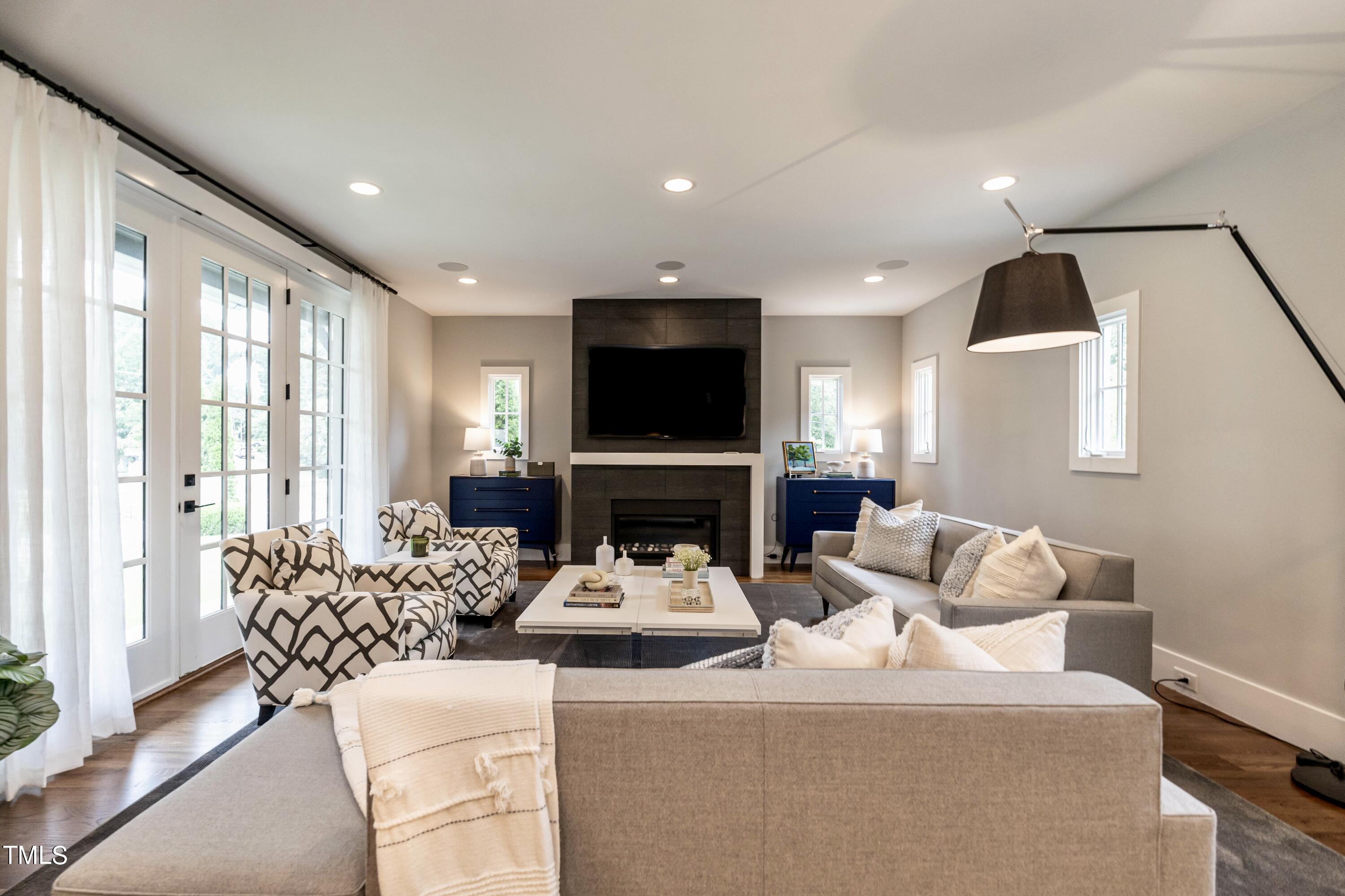 2009 Alexander Road Raleigh, NC 27608 - Photo 12 of 42 Family Room
