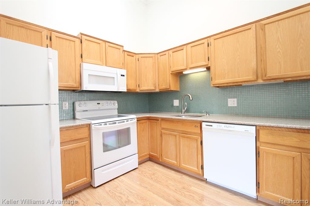 22132 Edgewater Novi, MI 48375 - Photo 7 of 27