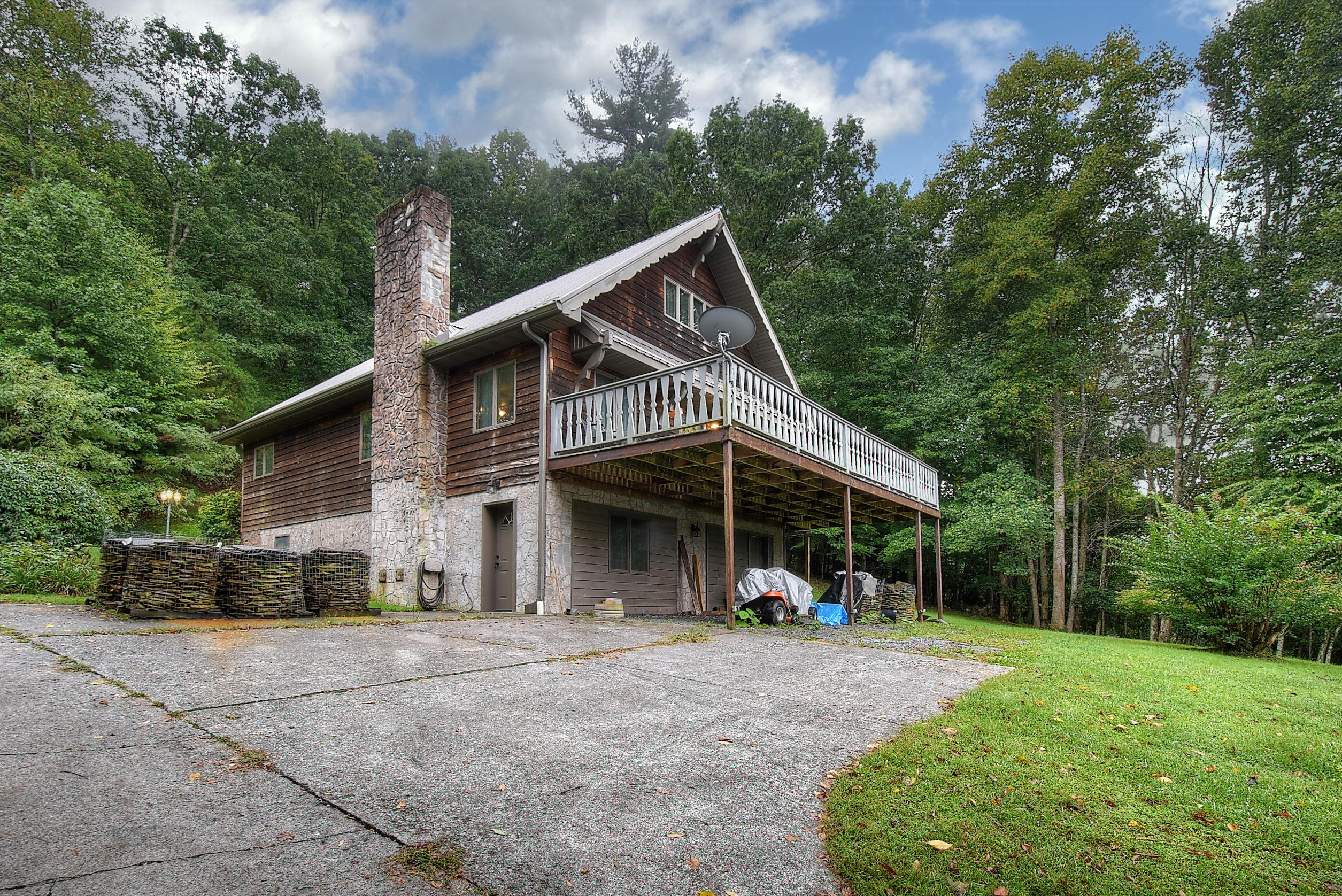 183 Roy Bowers Road Elizabethton, TN 37643 - Photo 3 of 39 1 (1)