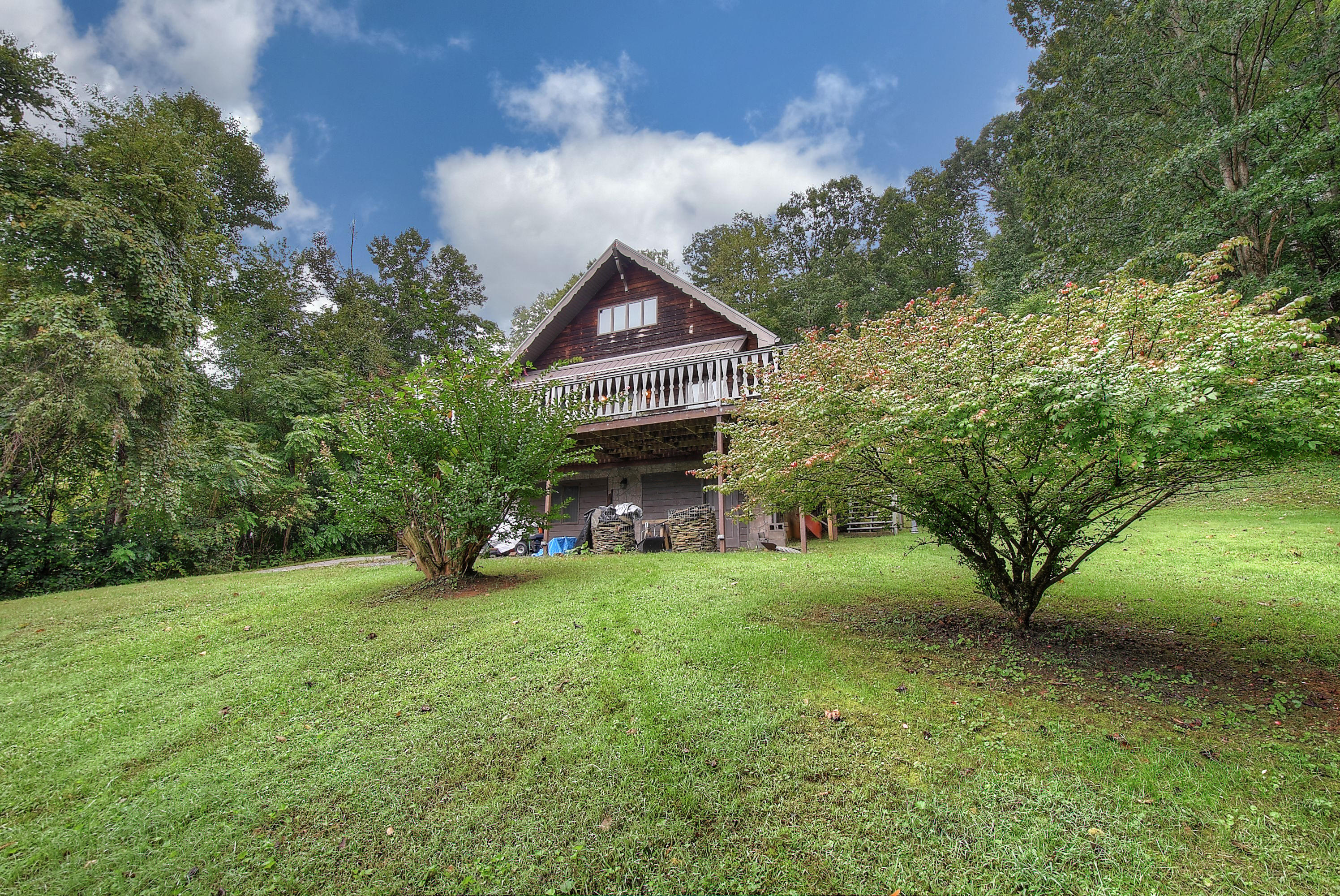 183 Roy Bowers Road Elizabethton, TN 37643 - Photo 4 of 39 2 (1)