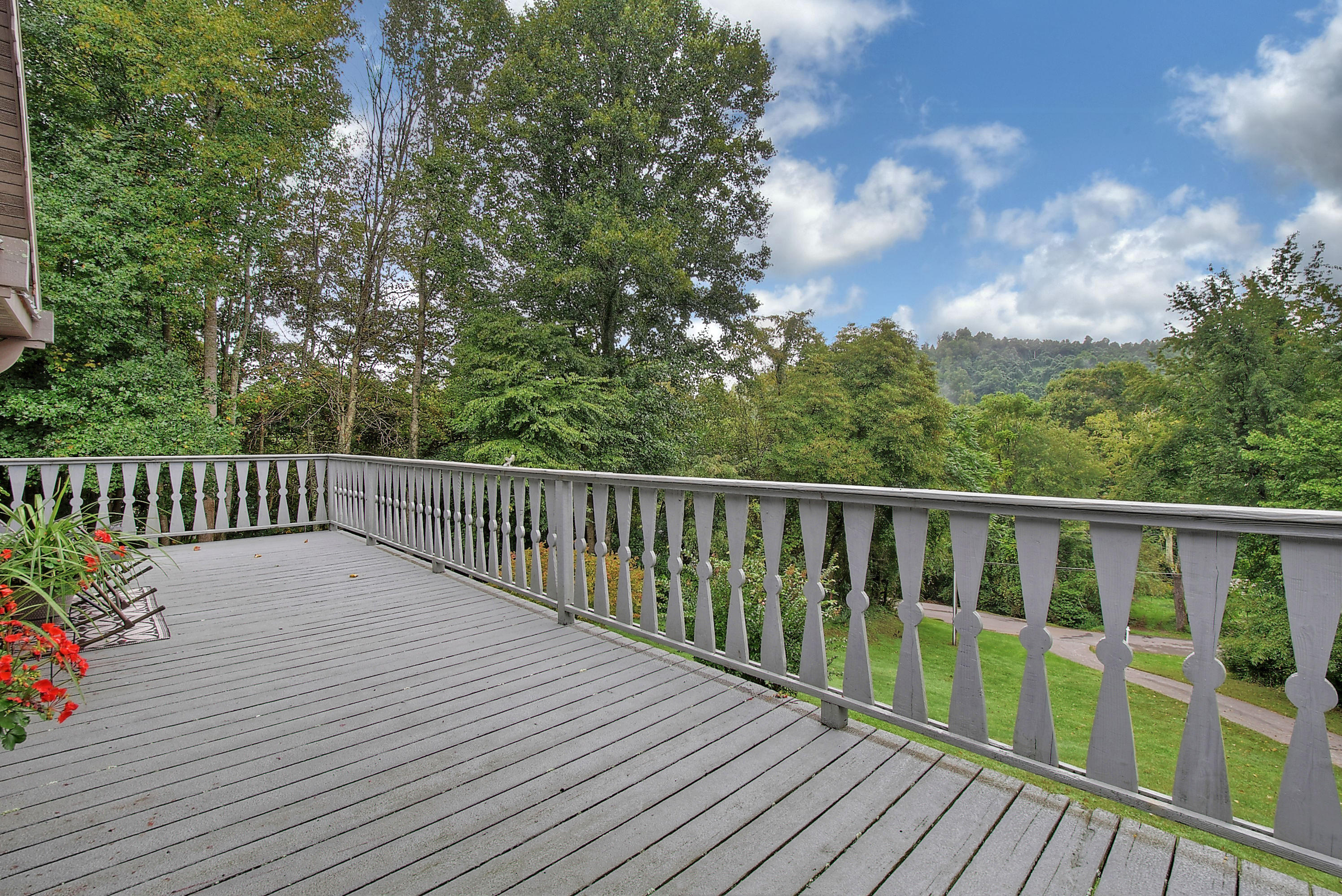 183 Roy Bowers Road Elizabethton, TN 37643 - Photo 8 of 39 7 (1)