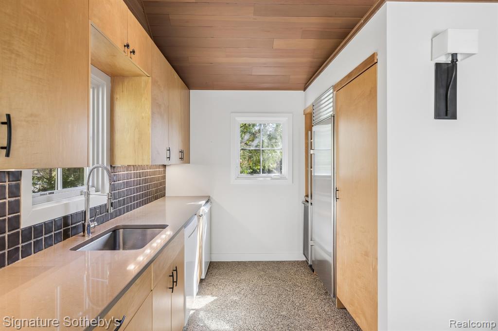 5051 Beach Road Troy, MI 48098 - Photo 43 of 52