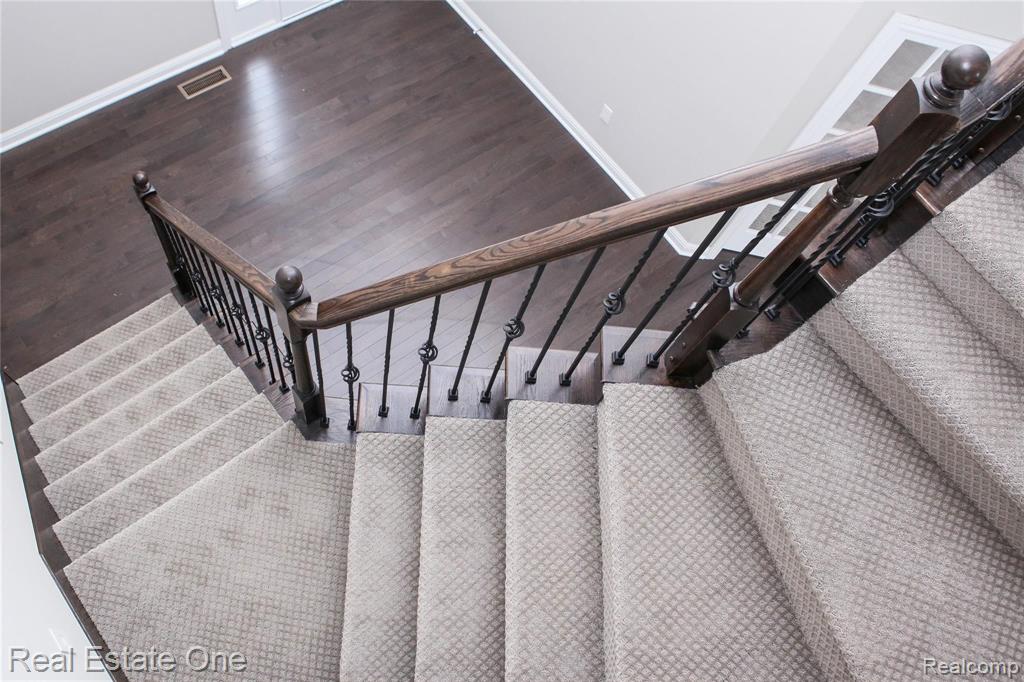 2466 Eastern Avenue Rochester Hills, MI 48307 - Photo 8 of 48