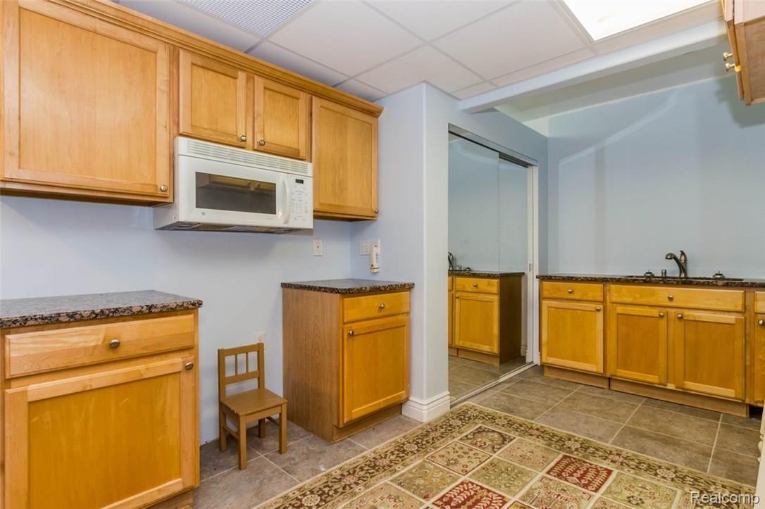 1698 North Sheldon Road Canton, MI 48187 - Photo 31 of 37 29.jpg