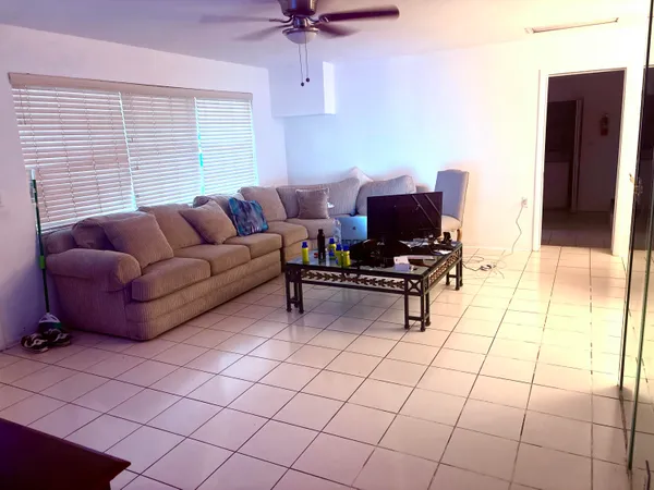 $2,800 | 171 Southeast 28th Avenue, Boynton Beach, FL 33435