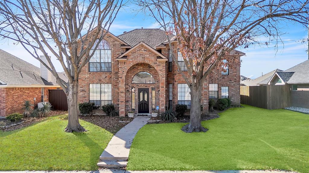 6613 Springmeadow Lane Rowlett, TX 75089 - Photo 2 of 20 a front view of a house with garden