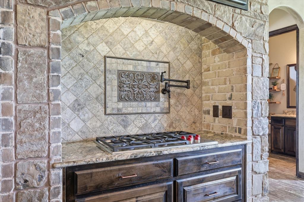 160 Vista Ridge North Decatur, TX 76234 - Photo 19 of 40 a stove top oven sitting inside of a kitchen