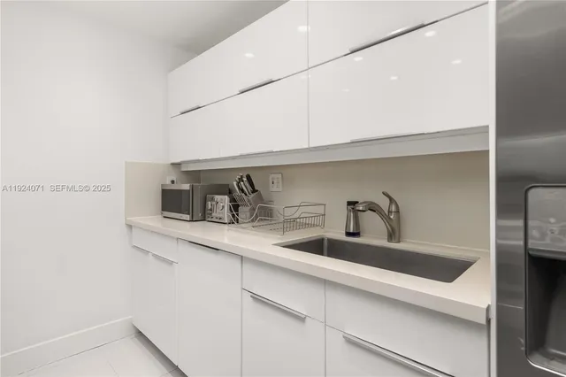 $1,450,000 | 101 Crandon Boulevard, Unit 379, Key Biscayne, FL 33149