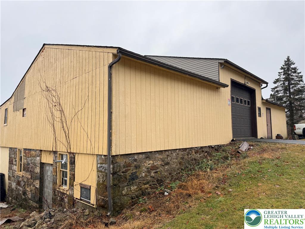 2552 Spring Street Coplay, PA 18037 - Photo 4 of 33