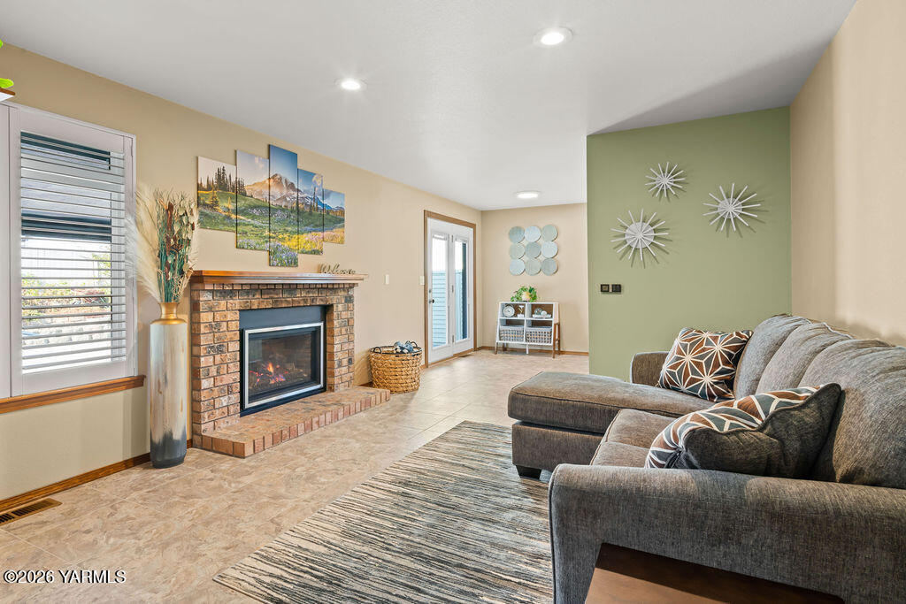 1408 Conrad Avenue Yakima, WA 98902 - Photo 9 of 18 1408ConradAveABNB-23