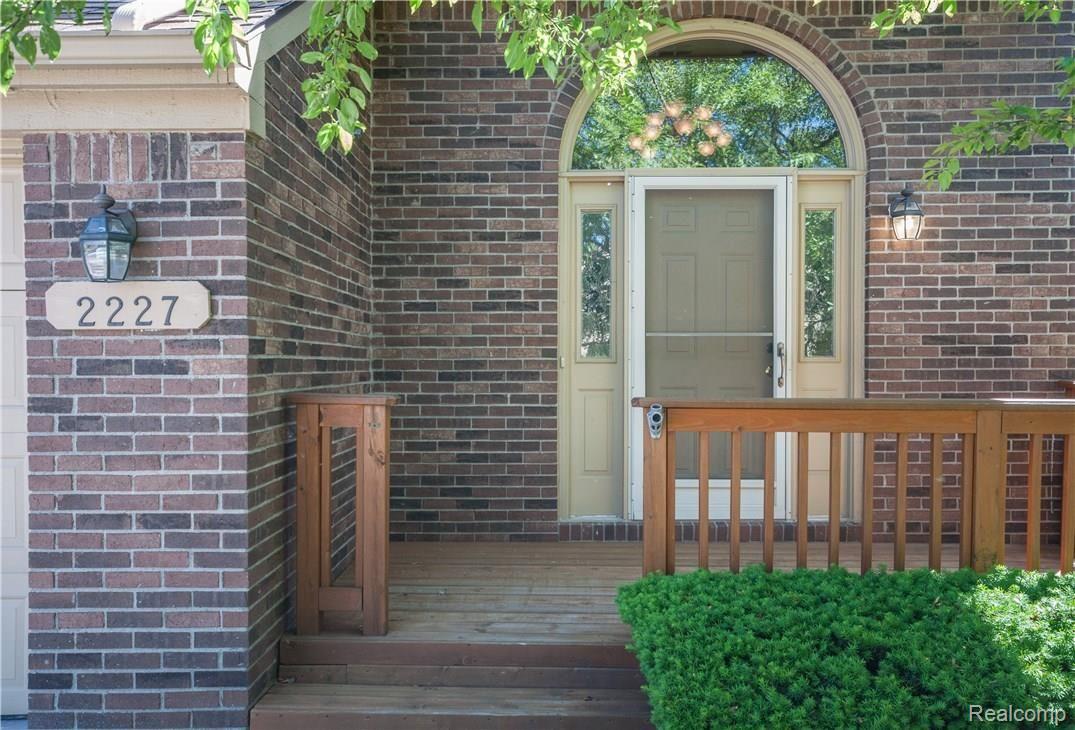 2227 Rochelle Park Drive Rochester, MI 48309 - Photo 14 of 24 Minutes away from downtown Rochester and M-59.