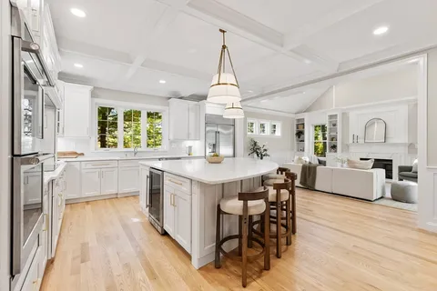 $3,250,000 | 18 Robinson Road, Lexington, MA 02420