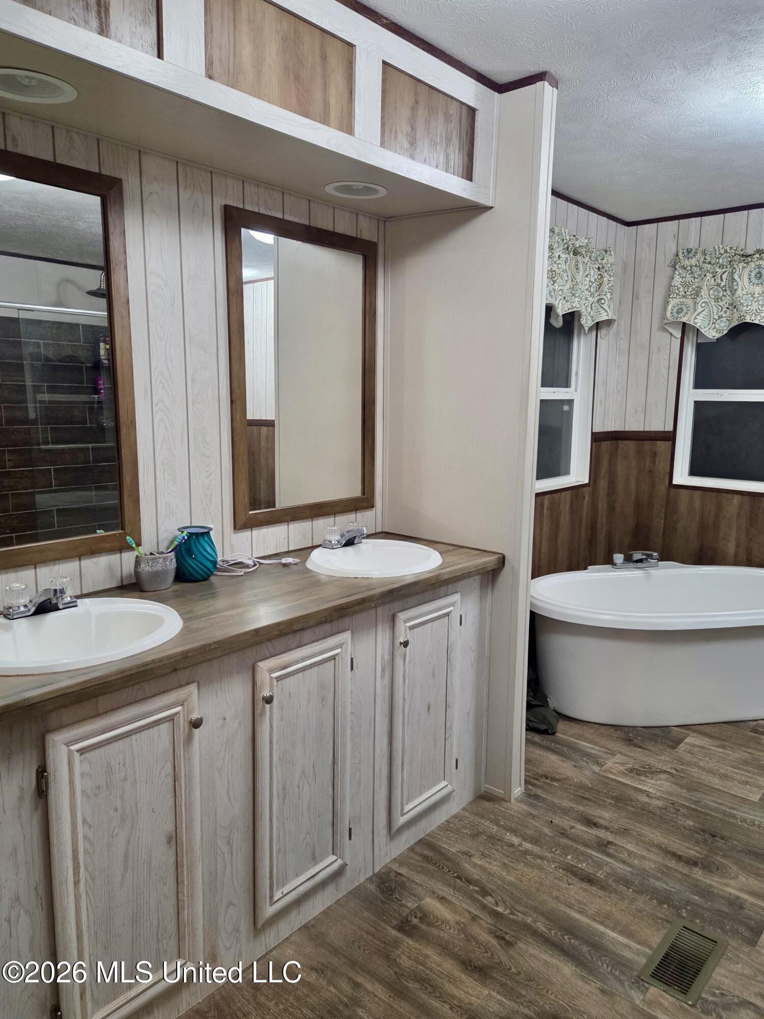 4138 Old Hillsboro Road Forest, MS 39074 - Photo 9 of 17 Master Bath