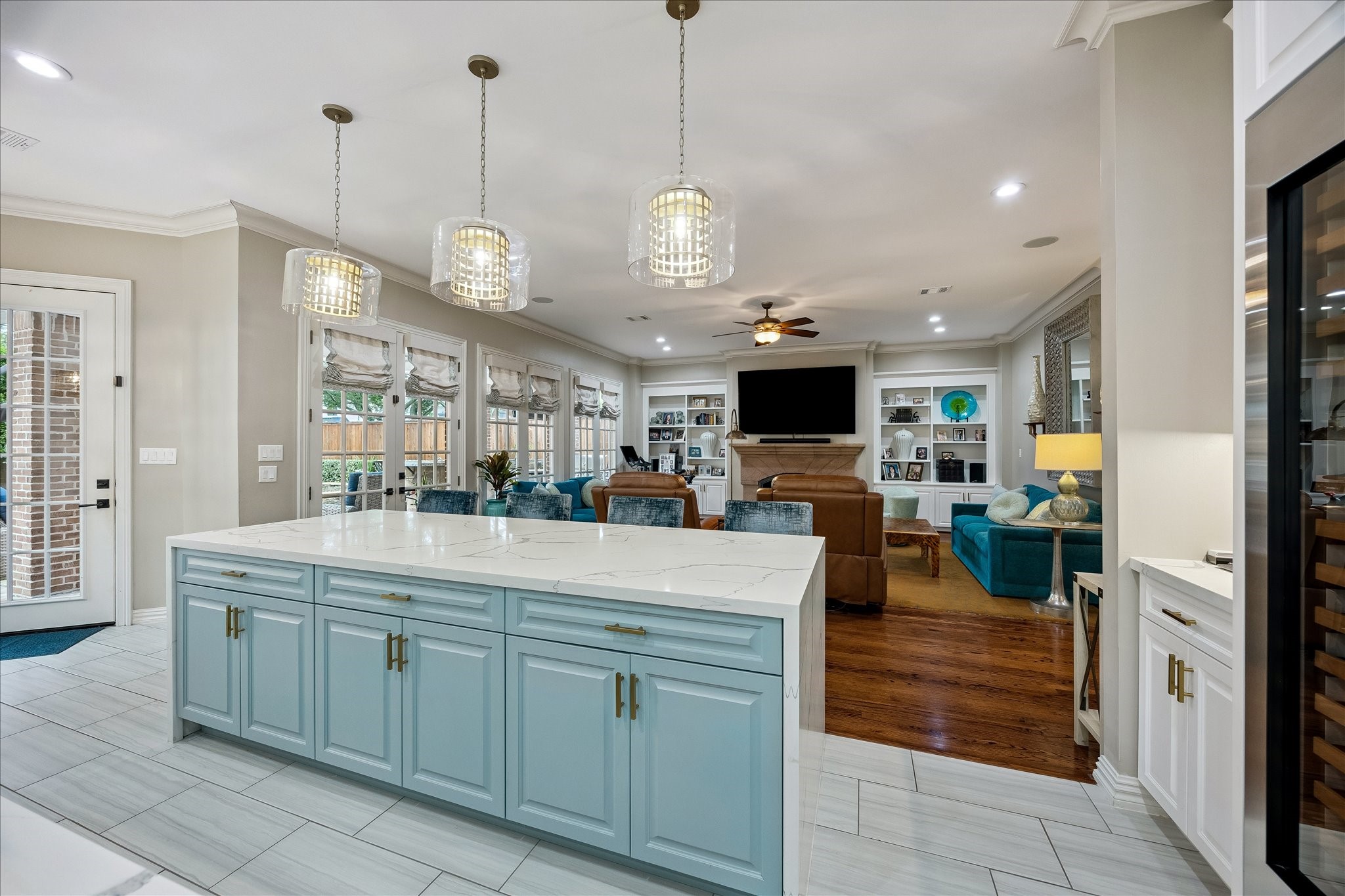 6358 Auden Street Houston, TX 77005 - Photo 13 of 50 a view of a kitchen and kitchen island