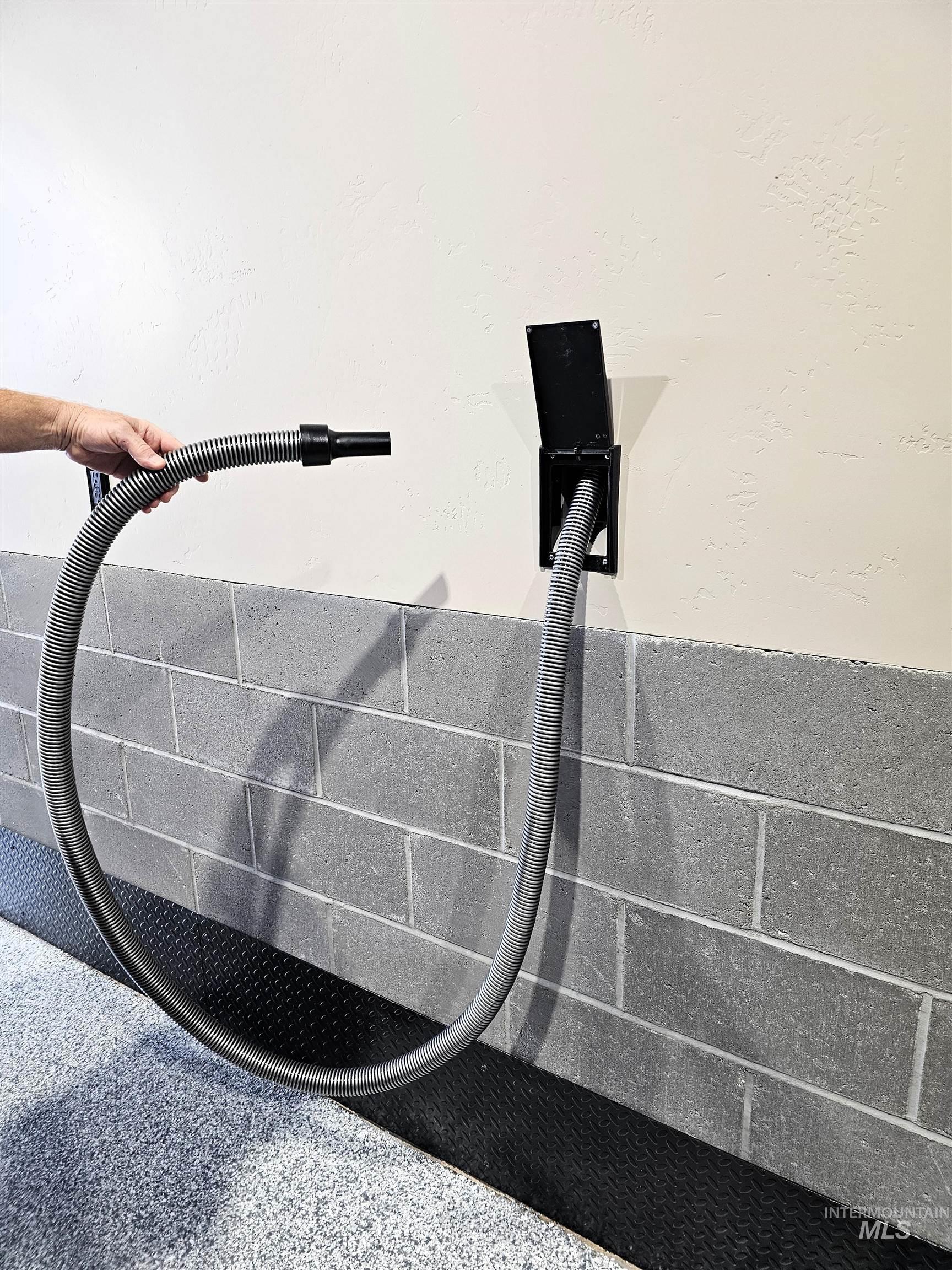 39 Sunbridge Drive McCall, ID 83638 - Photo 2 of 10 Detailed view of tiled shower