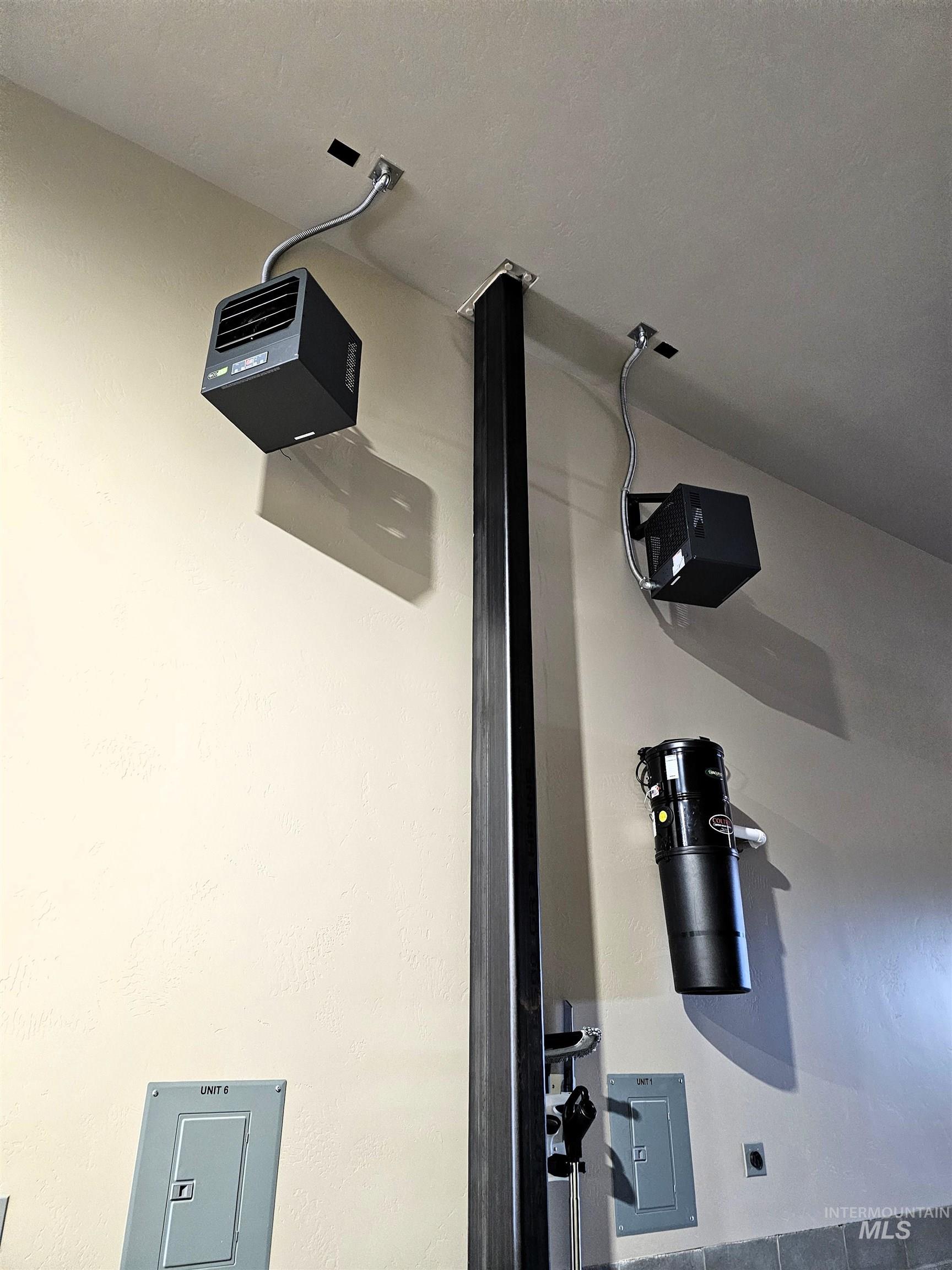 39 Sunbridge Drive McCall, ID 83638 - Photo 4 of 10 Garage view of a central vacuum unit