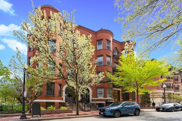 $2,800 | 198 St Botolph Street, Unit 2, Boston, MA 02115