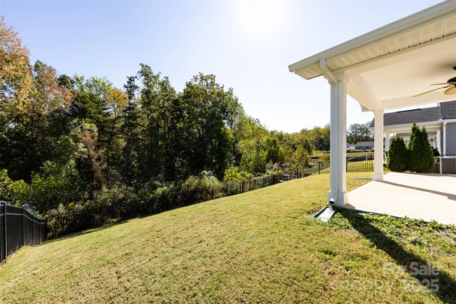 a view of backyard of the house